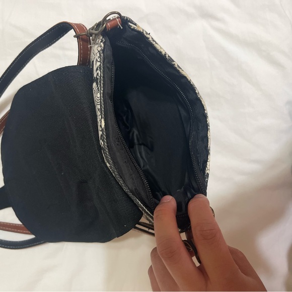 Elephant Design Crossbody Purse from Thailand - Picture 4 of 5